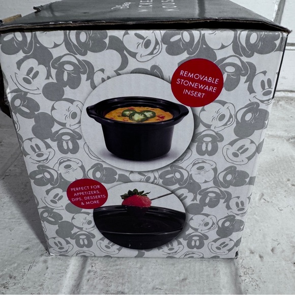 Disney’s Mickey Mouse Mini slow cooker, 20 ounces, new in box - Picture 5 of 13